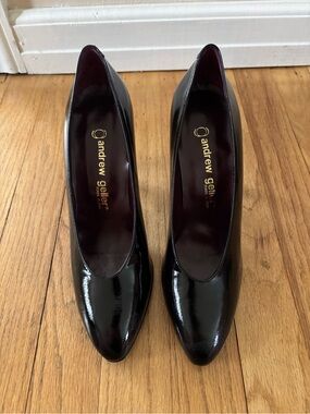 Vintage Andrew Geller Classic
Black Patent Leather Pumps
Heals 9